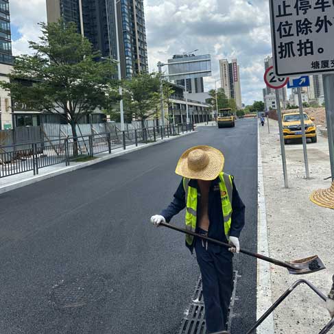 产业园道路沥青铺摊